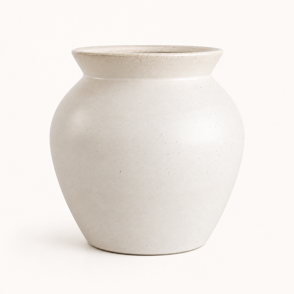 Wide-Neck Ivory Vase – New Vision ceramic vase collection